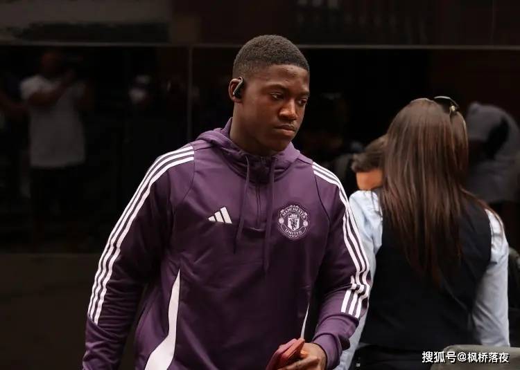 租借之路突遭曼联“拦截”！20岁梅努为世界杯的豪赌，遇上最糟时机